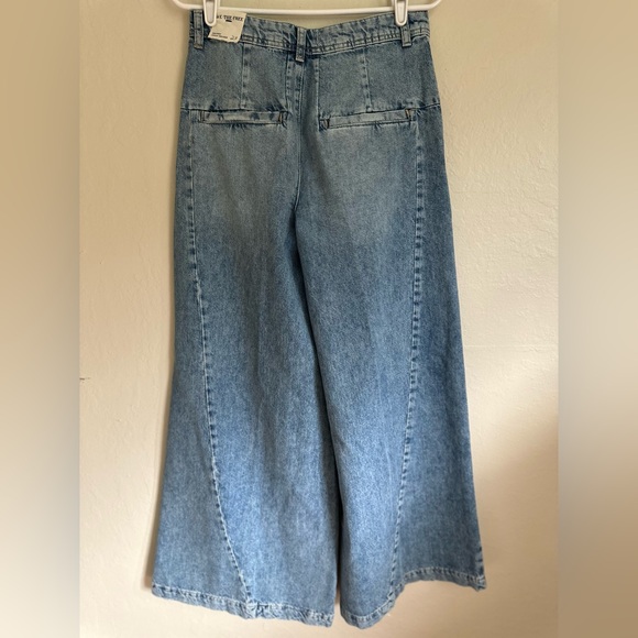 Free People Equinox Denim Trouser, size 27 in Open Sky - Picture 3 of 7